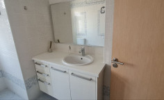 Large 3 bedroom apartment to rent in Agioi Omologites