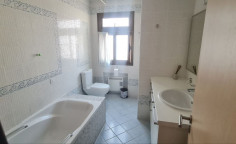 Large 3 bedroom apartment to rent in Agioi Omologites