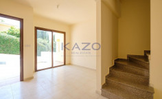 2 bedrooms house with swimming pool for sale in Peyia