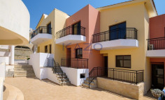 Spacious 2 bedroom house with swimming pool for sale in Peyia