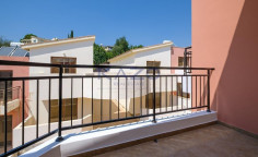 Spacious 2 bedroom house with swimming pool for sale in Peyia