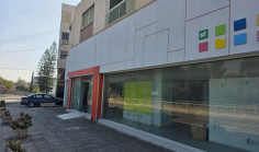 Spacious commercial for rent in Agioi Omologites