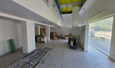 Spacious commercial for rent in Agioi Omologites