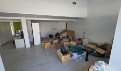 Spacious commercial for rent in Agioi Omologites