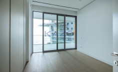 Modern seafront 2-bed apartment in Neapolis 