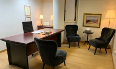 Beautiful commercial for rent in Agioi Omologites