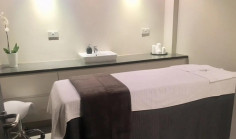 Beautiful commercial for rent in Agioi Omologites