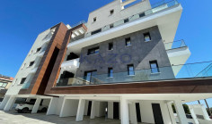 Modern 2 bedroom apartment in quiet green Polemidia 