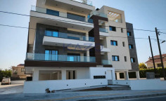 Modern 2 bedroom apartment in quiet green Polemidia 