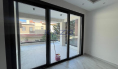 Modern 2 bedroom apartment in quiet green Polemidia 