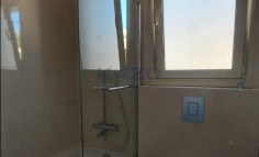 Modern renovated 5-bedroom house with private pool 