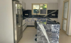 Modern renovated 5-bedroom house with private pool 
