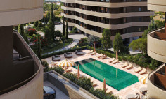 Modern 2-bed Agios Athanasios apartment with pool 