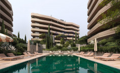 Modern 2-bed Agios Athanasios apartment with pool 