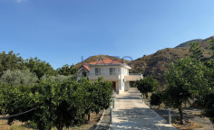 Furnished 4-bed villa in Arakapas with panoramic views 