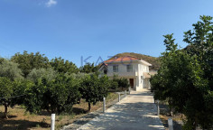 Furnished 4-bed villa in Arakapas with panoramic views 