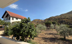 Furnished 4-bed villa in Arakapas with panoramic views 
