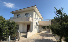 Furnished 4-bed villa in Arakapas with panoramic views 