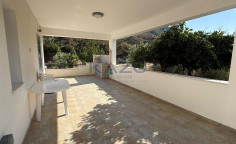 Furnished 4-bed villa in Arakapas with panoramic views 