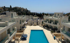 Modern 2-bed maisonette with pool in Agios Tychonas 
