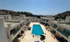 Modern 2-bed maisonette with pool in Agios Tychonas 