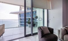 Seafront 2-bed apartment in Neapolis with panoramic views 