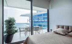 Seafront 2-bed apartment in Neapolis with panoramic views 