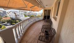 Renovated 2-bed top-floor apartment in Agios Nektarios 