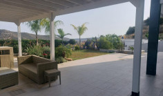 Spacious 4-bed villa in Palodeia with mountain views 