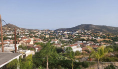 Spacious 4-bed villa in Palodeia with mountain views 