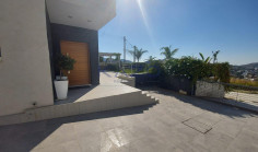 Spacious 4-bed villa in Palodeia with mountain views 