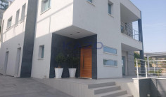 Spacious 4-bed villa in Palodeia with mountain views 