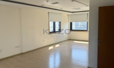 Expansive 882 m2 office in Linopetra near highway 