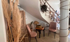 4 bedroom house to rent in Lykabittos