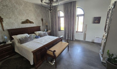 6 bedroom house for sale in Paralimni