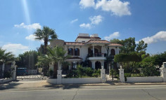 6 bedroom house for sale in Paralimni