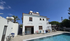 6 bedroom house for sale in Paralimni
