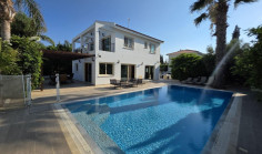 Spacious 4 bedroom house to rent in Protaras