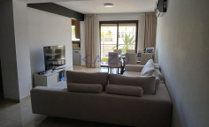Charming 2-bed apartment in Mesa Geitonia with city views 