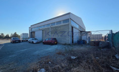 Spacious warehouse on large plot in Kato Polemidia 