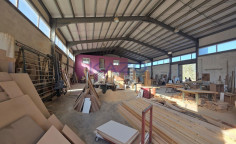 Spacious warehouse on large plot in Kato Polemidia 