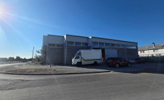 Spacious warehouse on large plot in Kato Polemidia 