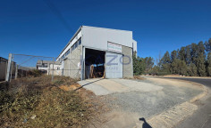 Spacious warehouse on large plot in Kato Polemidia 