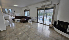Elegant five bedroom house for rent in Paramytha 