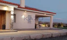 Spacious 4-bed villa in Monagroulli with sea views 