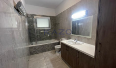 Spacious 4-bed villa in Monagroulli with sea views 