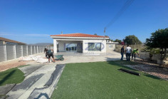 Spacious 4-bed villa in Monagroulli with sea views 