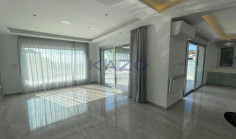 Spacious 4-bed villa in Monagroulli with sea views 