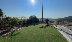 Spacious 4-bed villa in Monagroulli with sea views 