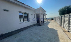 Spacious 4-bed villa in Monagroulli with sea views 